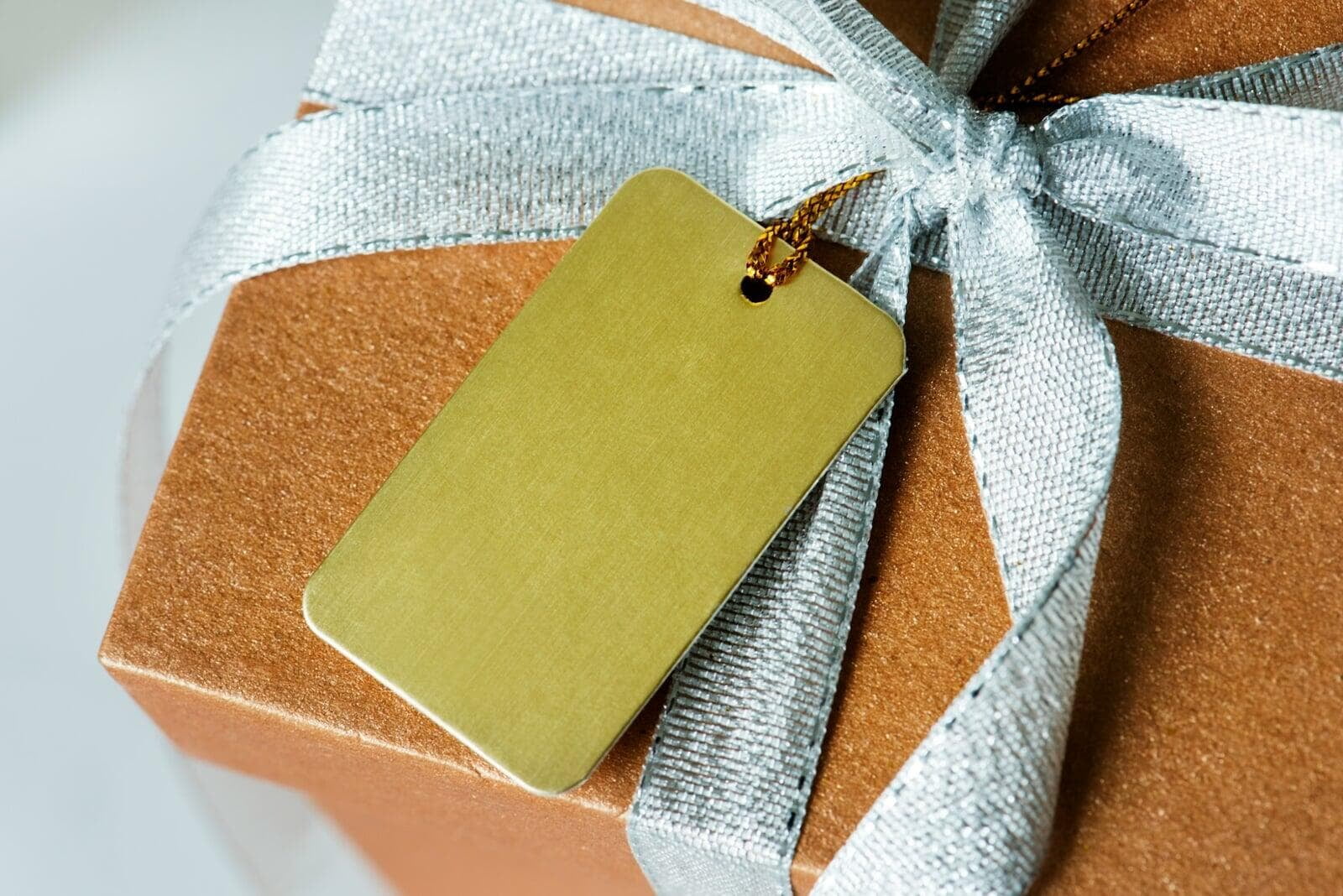 Key Benefits of Custom Gift Card Inclusions in Luxury Packaging
